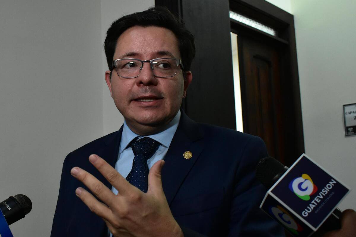 renuncia-julio-hector-estrada-a-comision-de-finanzas,-la-cual-seguira-en-manos-de-cabal