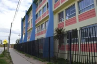 familiar-de-alumno-amenaza-con-una-pistola-a-estudiantes-en-medio-de-pelea-en-ovalle
