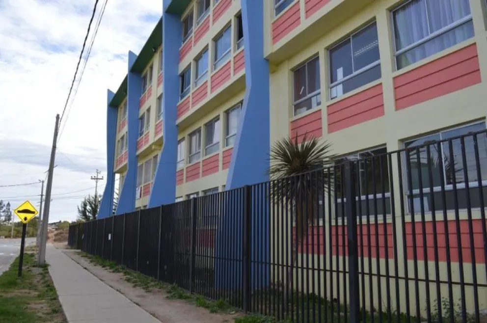 familiar-de-alumno-amenaza-con-una-pistola-a-estudiantes-en-medio-de-pelea-en-ovalle