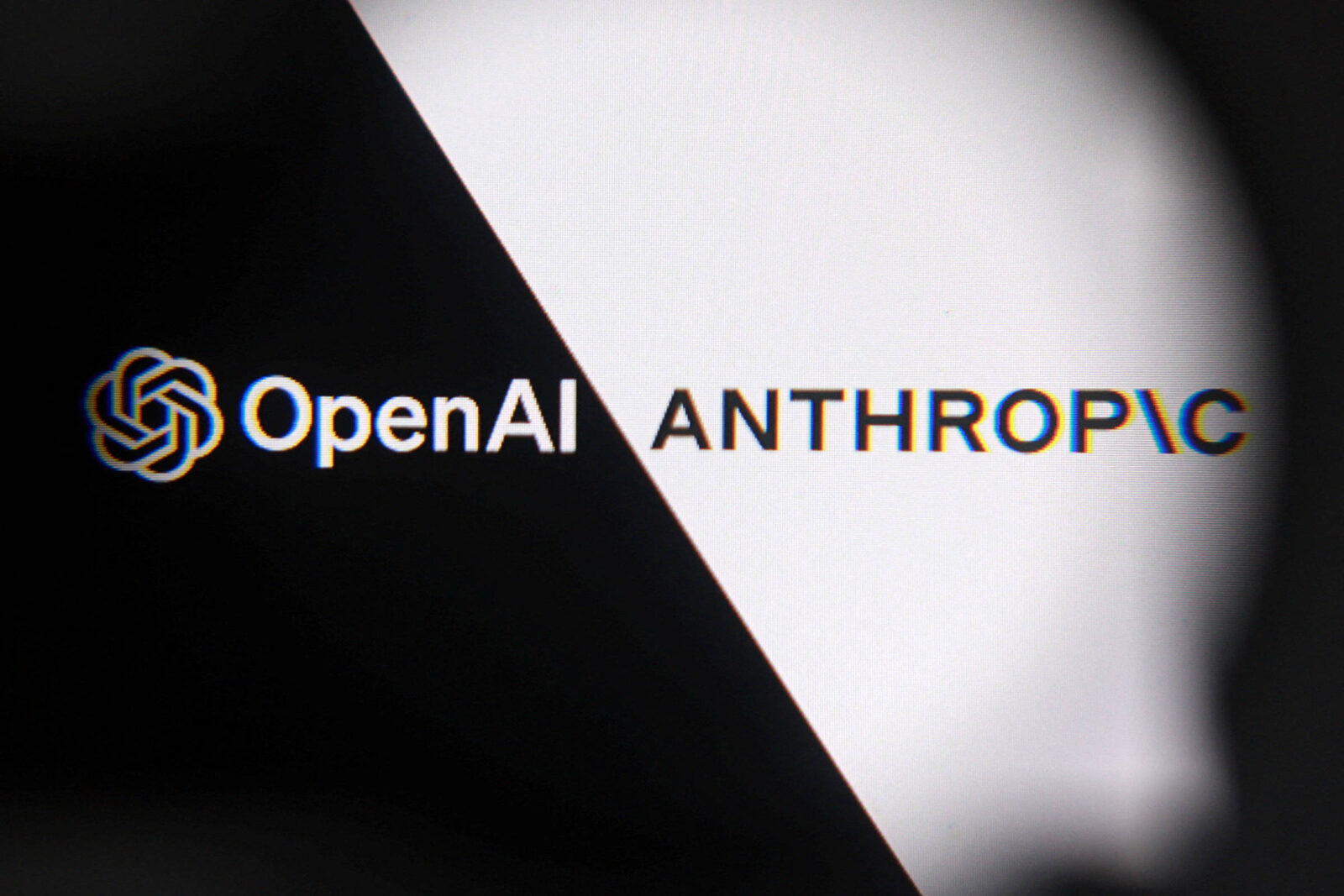regulador-dos-eua-amplia-investigacao-sobre-anthropic-e-openai-apos-invasoes-de-agentes-de-ia
