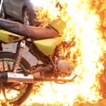 lo-pararon-por-un-control-policial-y-prendio-fuego-todo