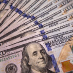 dolar-abre-perto-da-estabilidade-antes-de-nova-pesquisa-datafolha-e-debate-presidencial