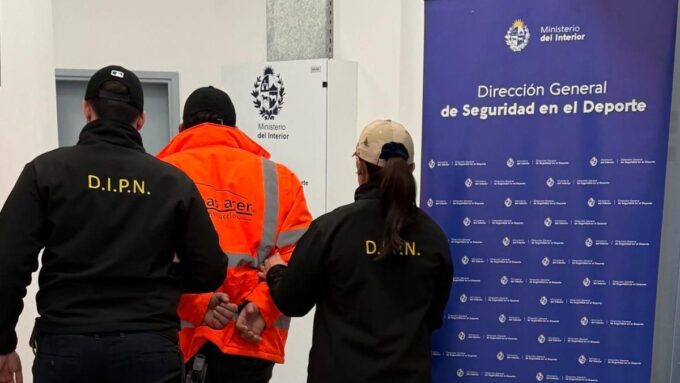 seis-personas-fueron-detenidas-y-son-investigadas-por-denuncia-de-chofer-de-omnibus-contra-hinchas-de-cerro