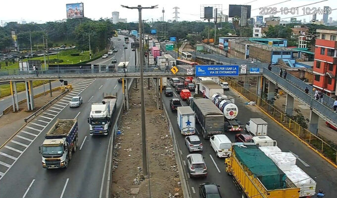 trafico-en-via-evitamiento:-accidente-cerca-al-pentagonito-genera-fuerte-congestion-vehicular