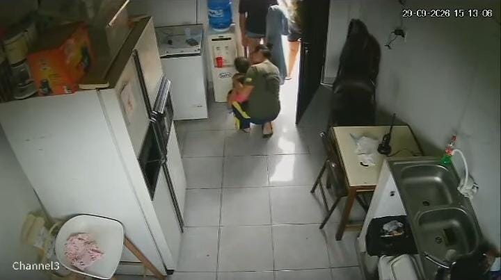 bomberos-asisten-a-una-nina-de-3-anos