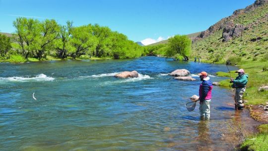 a-un-mes-de-la-temporada-de-pesca,-piden-ordenar-los-accesos-a-los-rios-de-neuquen
