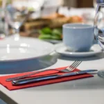“tremenda-marcha-atras”:-cruce-entre-el-frente-amplio-y-la-oposicion-por-demora-en-prorrogar-descuento-del-iva-en-restaurantes