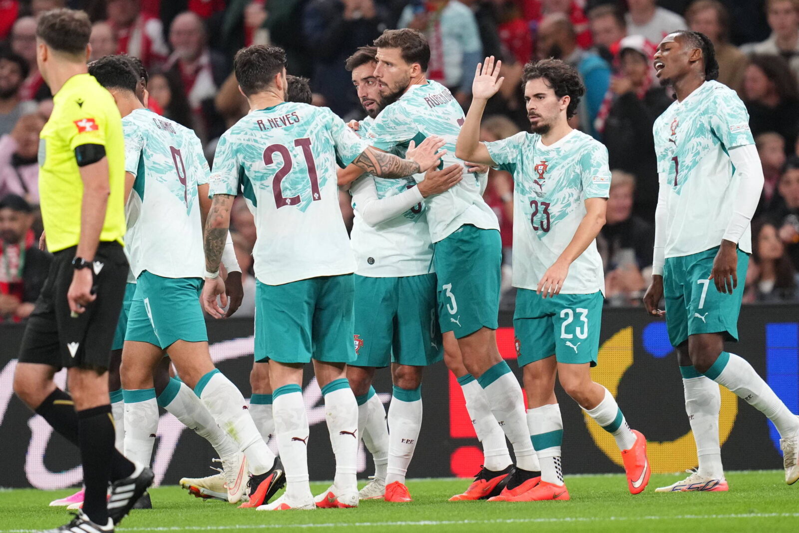 portugal-vence-dinamarca,-e-jesus-evita-falar-sobre-saida-de-cristiano-ronaldo