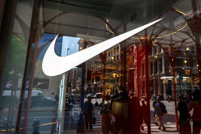 nike-anuncia-corte-de-empregos-e-preve-queda-bilionaria-de-receita-este-ano