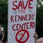 « le-sort-violent-que-fait-subir-donald-trump-au-kennedy-center-est-inimaginable,-mais-la-meme-chose-peut-arriver-demain-a-des-lieux-culturels-en-france »