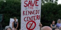 « le-sort-violent-que-fait-subir-donald-trump-au-kennedy-center-est-inimaginable,-mais-la-meme-chose-peut-arriver-demain-a-des-lieux-culturels-en-france »