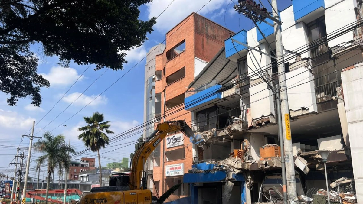duro-golpe-visual-en-los-cambulos:-empieza-la-demolicion-de-emblematicas-edificaciones-afectadas-por-el-terremoto-en-cali