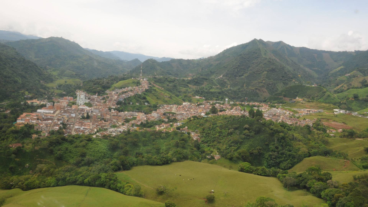 la-guerra-por-el-control-de-las-rentas-del-microtrafico-en-el-suroeste-de-antioquia-volvio-a-disparar-los-homicidios-en-andes:-van-41-en-2026
