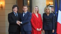 javier-milei-y-emmanuel-macron-mantuvieron-una-bilateral:-los-detalles-y-el-encuentro-posterior-donde-se-hablo-del-ajuste