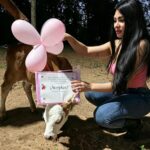 eli-galeano-recibio-de-regalo-un-ternerito-con-una-propuesta-de-amor:-“las-flores-quedaron-oficialmente-destronadas”
