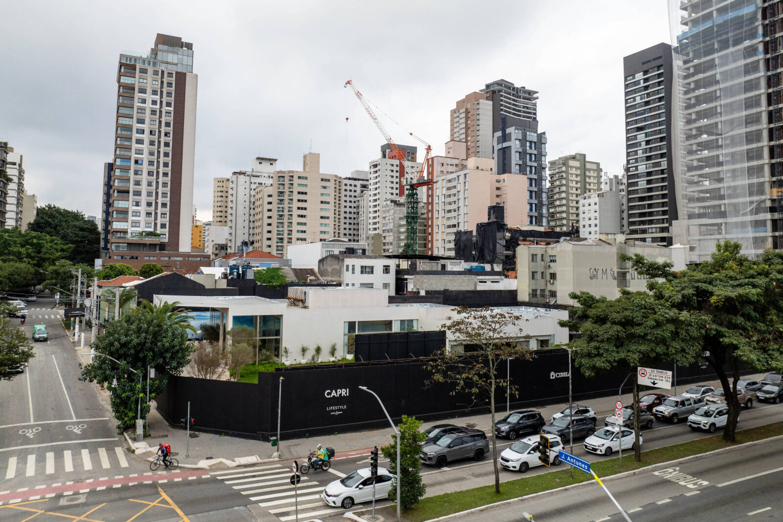 condominios-terao-de-separar-funcoes-de-porteiro-e-vigilante-ate-2027;-entenda