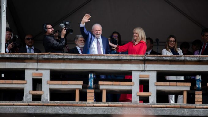 “acto-de-masas”-en-parque-batlle-y-el-primer-“premio-pepe-mujica”:-el-homenaje-a-lula-en-montevideo-en-el-que-trabaja-el-frente-amplio