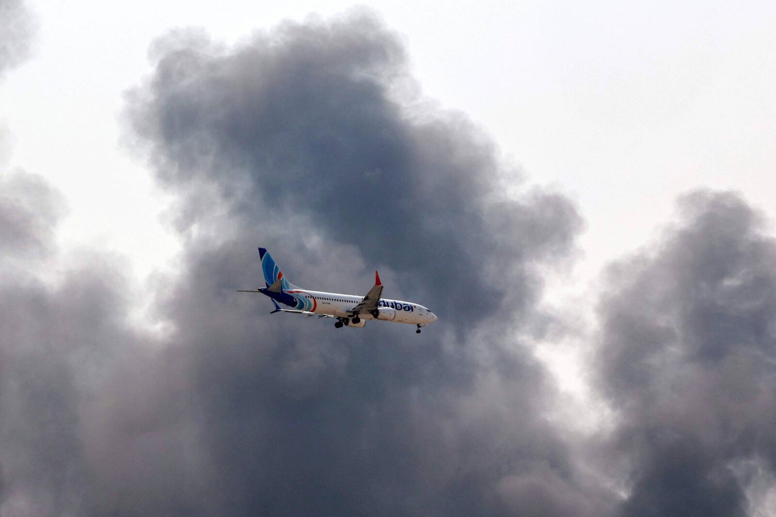 emirados-arabes-dizem-que-caso-em-aviao-da-flydubai-foi-ato-terrorista;-trump-ameaca-ira