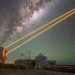 por-que-astronomos-fabricam-estrelas-falsas-com-lasers-gigantes?