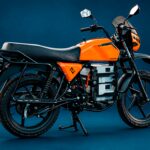 la-moto-electrica-que-suma-mas-de-1-km-de-autonomia-por-minuto-de-carga-y-tiene-bateria-resistente-al-agua-con-gps:-fue-presentada-en-kenia
