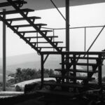 mostra-celebra-a-arquitetura-da-casa-de-vidro,-primeira-construcao-de-lina-bo-bardi