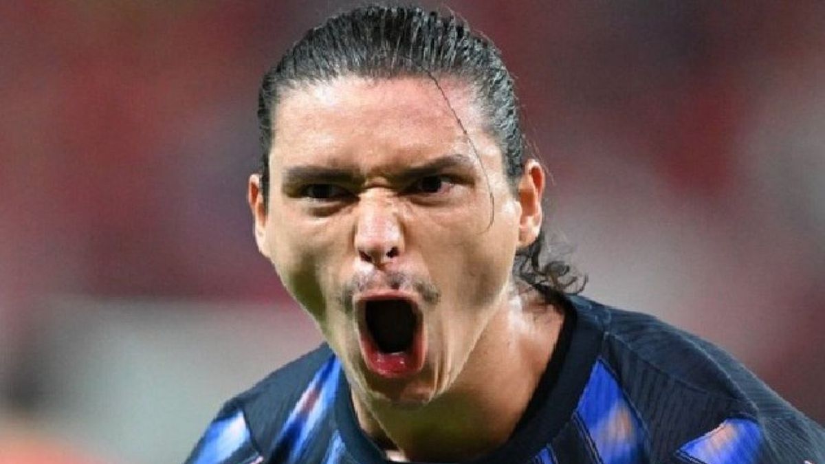 la-llegada-de-darwin-nunez-con-la-seleccion-uruguaya-de-diego-forlan-sacude-el-futbol-de-india-y-desata-la-locura-en-la-prensa