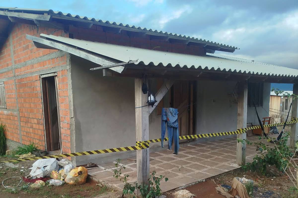 policia-investiga-mortes-de-mae-e-filha-de-13-anos-dentro-de-casa-no-interior-do-rs