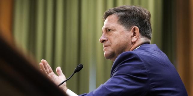 etats-unis :-donald-trump-s’apprete-a confier-le dossier-de l’ia-au chef-du renseignement-americain,-jay-clayton