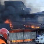 (video)-feroz-incendio-desata-desvio-a-san-antonio-y-moviliza-a-bomberos