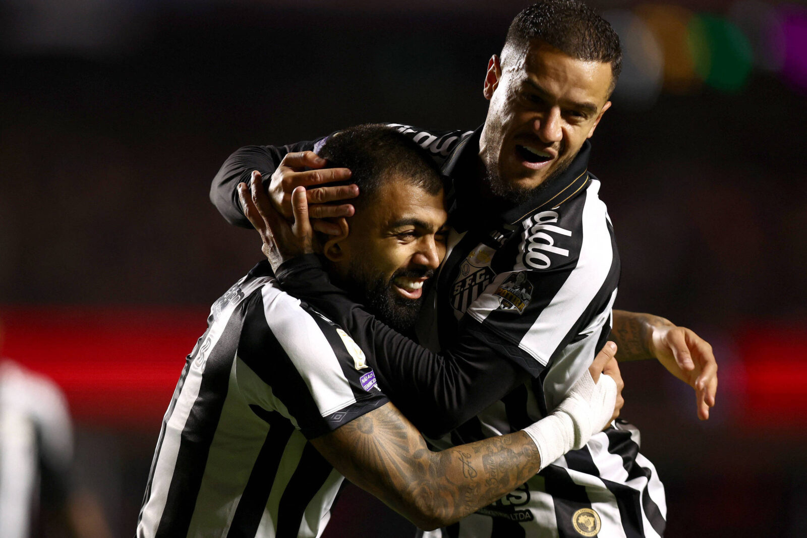 santos-vira-sobre-o-sao-paulo-com-participacao-de-coutinho-e-gols-de-gabigol
