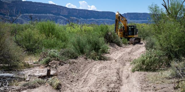 au-texas,-la-justice-suspend-les-travaux-de-l’administration-trump-a-la-frontiere-avec-le-mexique,-dans-le-parc-national-de-big-bend