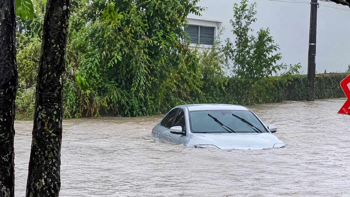 tension-en-cali-por-fuerte-aguacero:-vias-inundadas-y-colapso-en-la-movilidad,-entre-las-principales-consecuencias