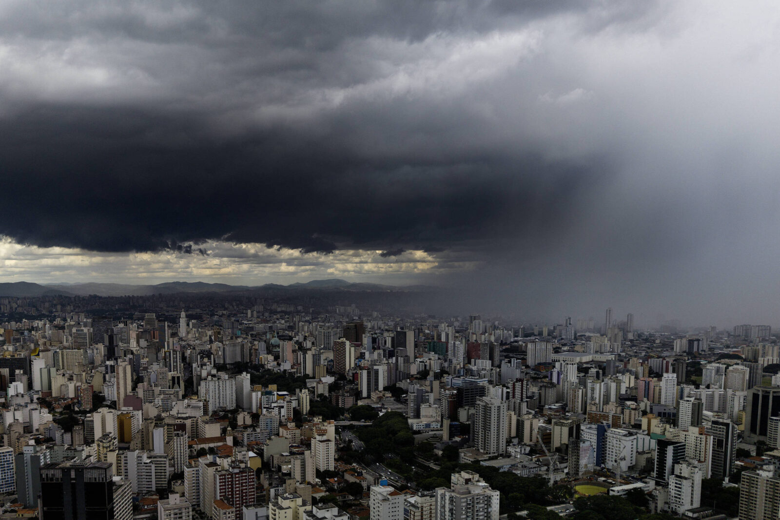 norte-e-leste-de-sao-paulo-tem-alerta-de-perigo-para-tempestade-neste-sabado-(3)