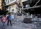 ataque-aereo-de-israel-atinge-predio-residencial-e-mata-5-pessoas-em-gaza