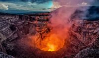 cientificos-detectan-dos-depositos-de-magma-bajo-un-volcan-de-centroamerica-en-una-area-habitada-por-2-millones-de-personas