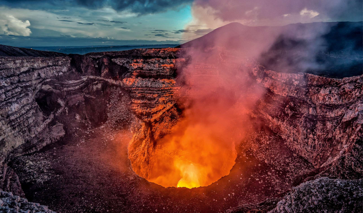 cientificos-detectan-dos-depositos-de-magma-bajo-un-volcan-de-centroamerica-en-una-area-habitada-por-2-millones-de-personas