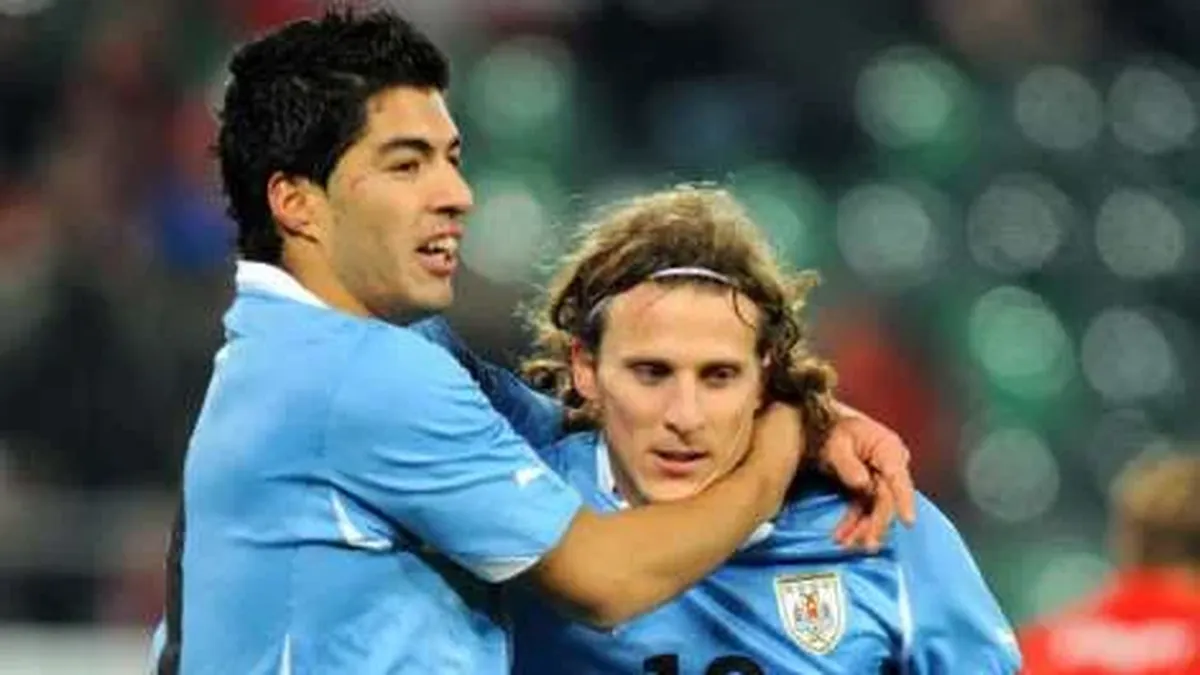 el-divertido-comentario-que-luis-suarez-le-dedico-a-diego-forlan-en-instagram-tras-ver-sus-goles-en-una-practica-de-la-seleccion-uruguaya