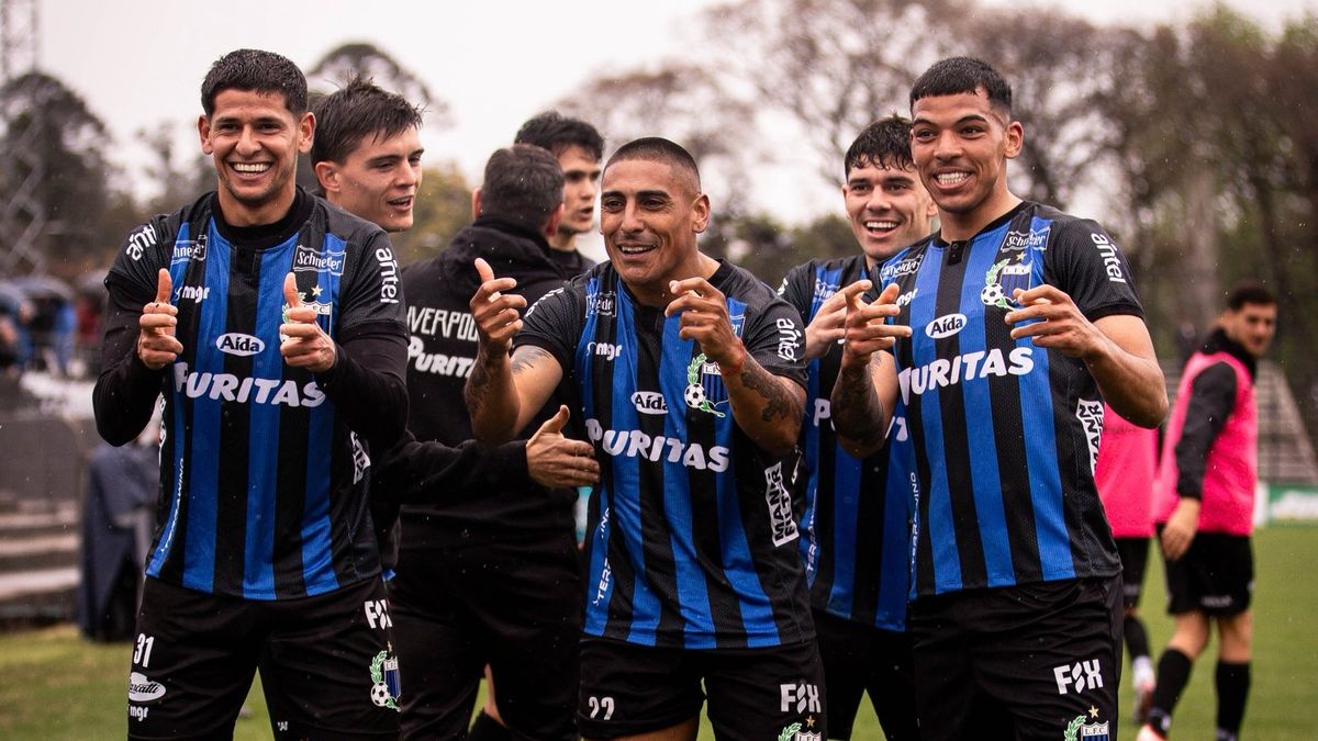 asi-quedaron-las-tablas-de-posiciones-del-torneo-clausura,-la-tabla-anual-y-el-descenso-despues-de-los-tres-partidos-del-sabado:-liverpool-duerme-puntero