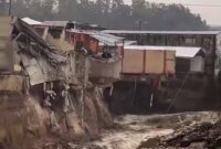 desbordamiento-del-rio-pinula-pone-en-alerta-a-la-poblacion-de-villa-hermosa-ante-posible-colapso-de-puente