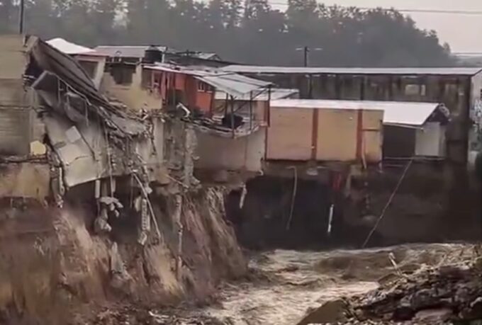 desbordamiento-del-rio-pinula-pone-en-alerta-a-la-poblacion-de-villa-hermosa-ante-posible-colapso-de-puente