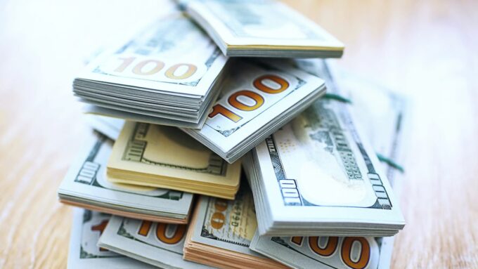 la-oferta-de-dolares-no-afloja-pese-al-bajo-tipo-de-cambio-real-y-al-adverso-contexto-global:-que-hay-detras