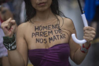 policia-prende-homem-em-aruja-apos-mulher-pedir-socorro-em-pedagio