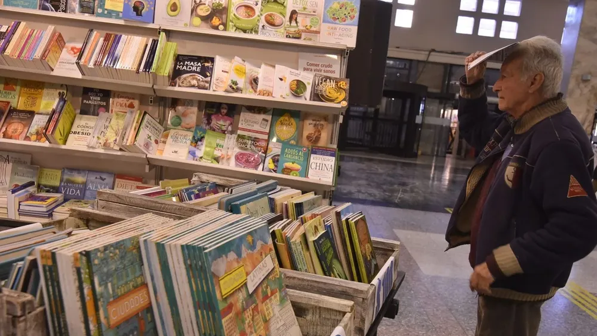 una-guia-de-recomendaciones-para-no-perderse-en-la-feria-del-libro-2026:-presentaciones,-charlas-y-visitas-ilustres