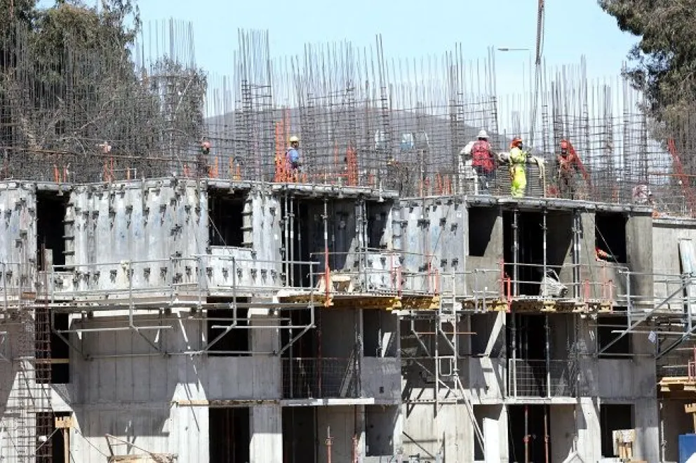 minvu-aumentara-su-presupuesto-en-2027,-pero-recursos-para-campamentos-caeran-casi-50%