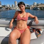 cantante-aye-alfonso-fue-criticada,-en-redes,-por-cantar-en-bikini-tras-promocionar-sus-canciones