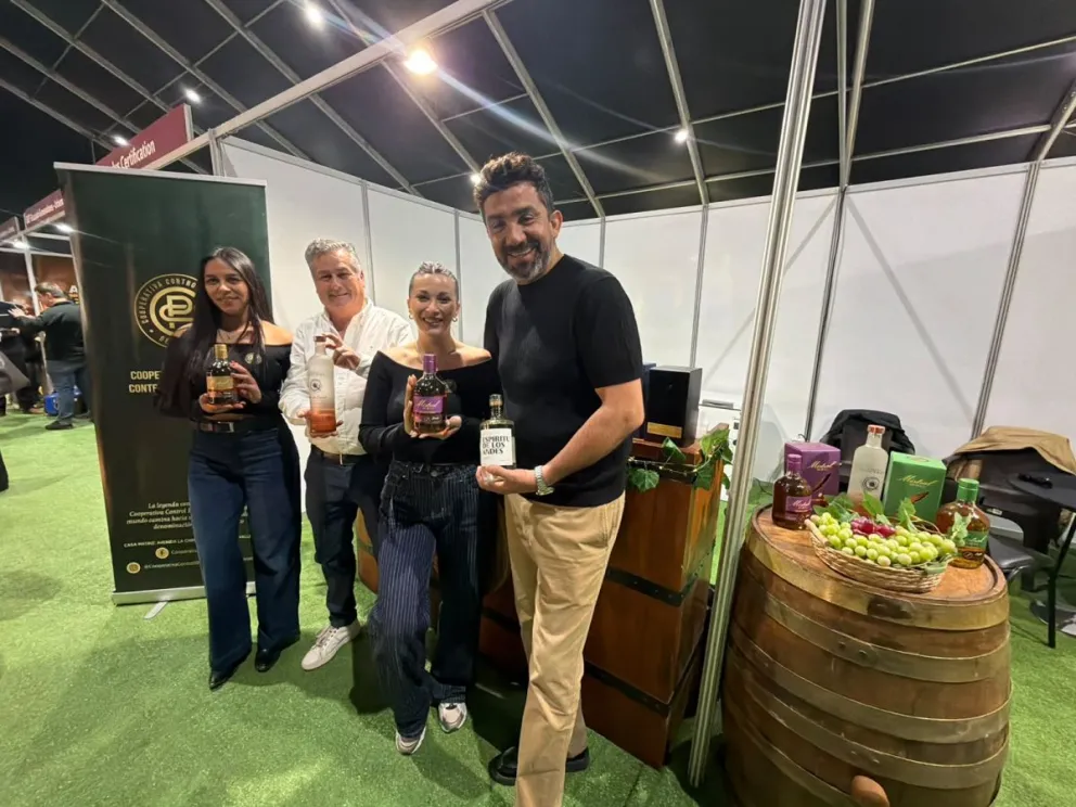 cooperativa-control-pisquero-llevo-la-identidad-local-a-santiago-en-la-fruittrade-2026