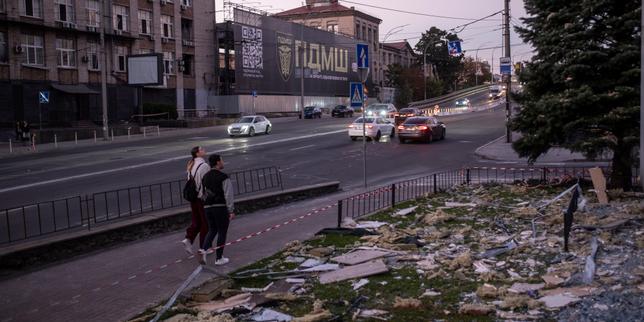 a-kiev,-une-atmosphere-de-guerre-permanente :-« l’ennemi-est-en-train-de-detruire-la-ville »