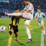 ignacio-ruglio-se-quejo-por-un-golpe-a-leonel-jaime,-por-el-que-pidio-expulsion,-y-recordo-una-situacion-de-lucas-ferreira:-“si-es-a-penarol-no-es-roja”,-dijo-en-whatsapp