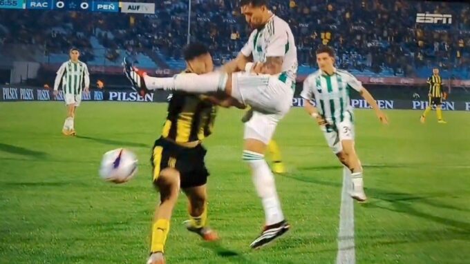 ignacio-ruglio-se-quejo-por-un-golpe-a-leonel-jaime,-por-el-que-pidio-expulsion,-y-recordo-una-situacion-de-lucas-ferreira:-“si-es-a-penarol-no-es-roja”,-dijo-en-whatsapp