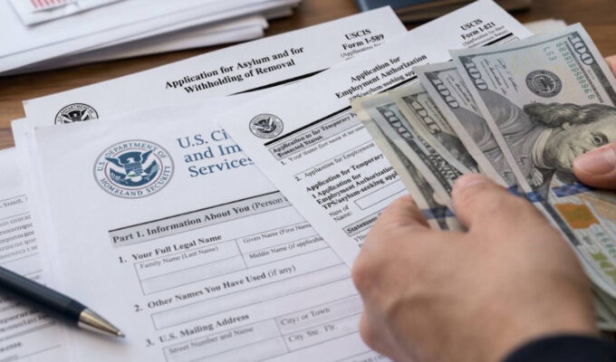 atencion-inmigrantes-|-uscis-anuncia-nuevo-tarifario-para-el-2027:-cambiaran-los-montos-para-asilo,-permiso-de-trabajo,-tps-y-otros-en-eeuu.